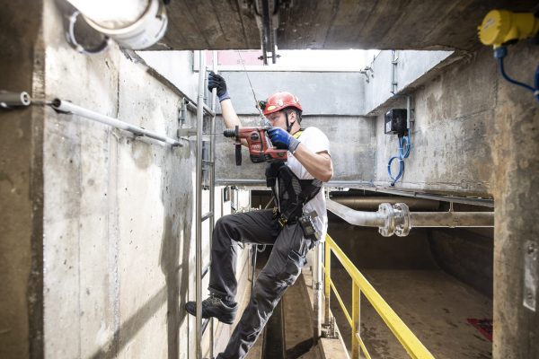 Installation dans les stations d'épuration et les structures d'eau potable avec des équipements spéciaux