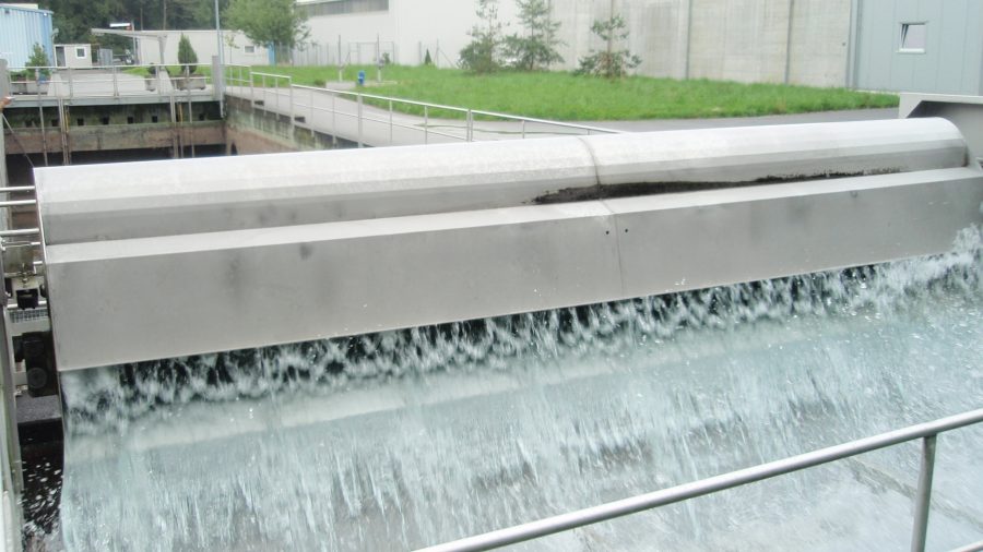 Décharge de rinçage pour le rinçage des réservoirs d'eaux pluviales
